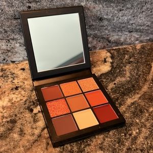 Huda Beauty Maube Obsessions 9 Pan Palette